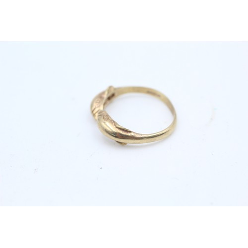 108 - 9ct Gold Dolphin Ring (2.4g)  SIZE O