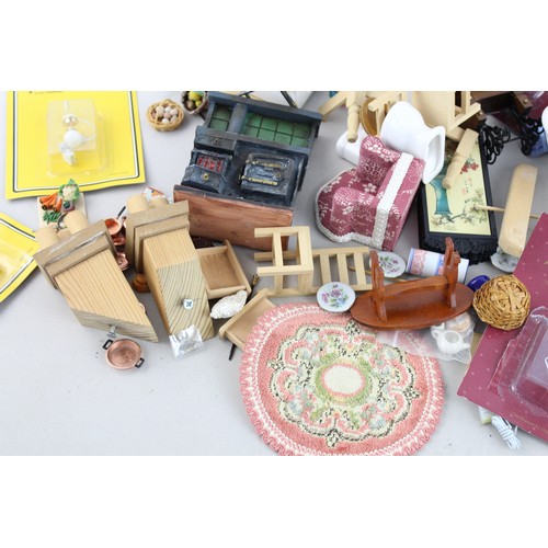 173 - Job Lot of Assorted Vintage Dolls House Furniture / Accessories Inc. Wiring