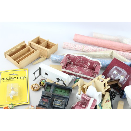 173 - Job Lot of Assorted Vintage Dolls House Furniture / Accessories Inc. Wiring