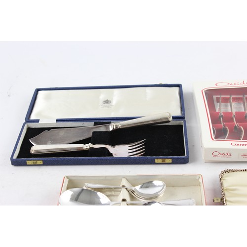 238 - 5 Sets of Vintage Boxed SILVER PLATE Cutlery Inc. Mappin & Webb, Oneida Forks