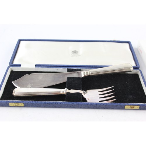 238 - 5 Sets of Vintage Boxed SILVER PLATE Cutlery Inc. Mappin & Webb, Oneida Forks