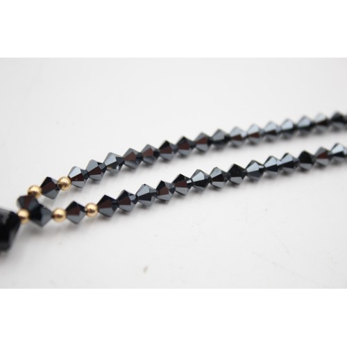 78 - 9ct gold faceted glass drop necklace (9.2g)