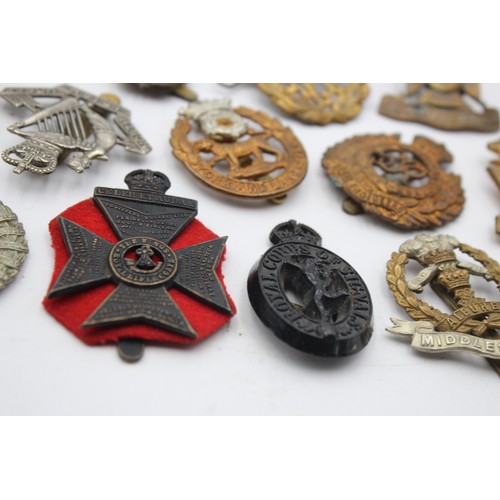87 - 15 x Assorted Vintage MILITARY Cap Badges Inc K.O.S.B, Rifle Brigade Etc