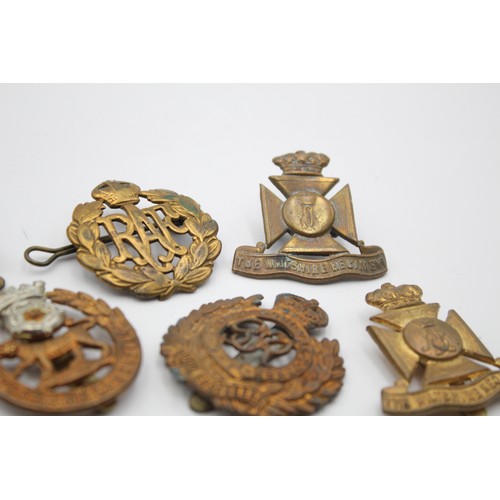 87 - 15 x Assorted Vintage MILITARY Cap Badges Inc K.O.S.B, Rifle Brigade Etc