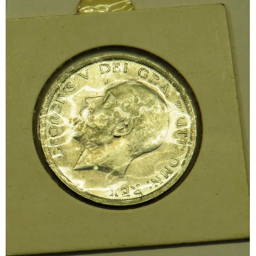 159 - 1915 HALF CROWN IN EF CONDITION CASED