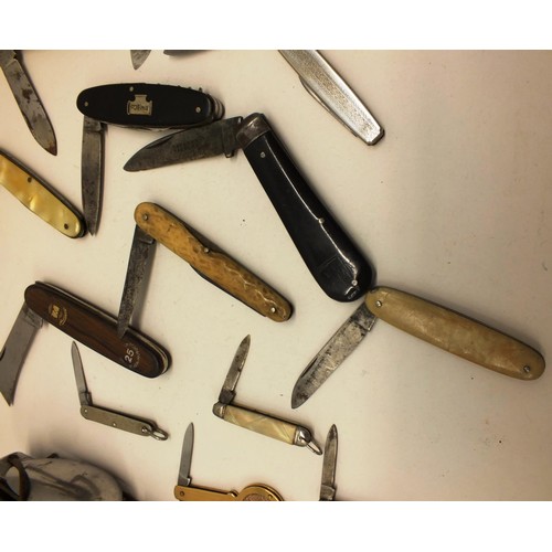 174 - COLLECTION OF FOURTEEN ASSORTED POCKET KNIVES