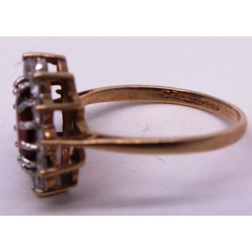 251 - 9CT GOLD RING RED STONE & CLEAR, SIZE K. 1g