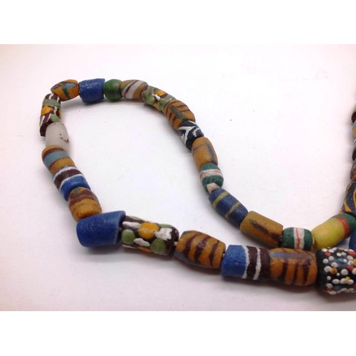 325 - VINTAGE AFRICAN TRADE BEAD NECKLACE