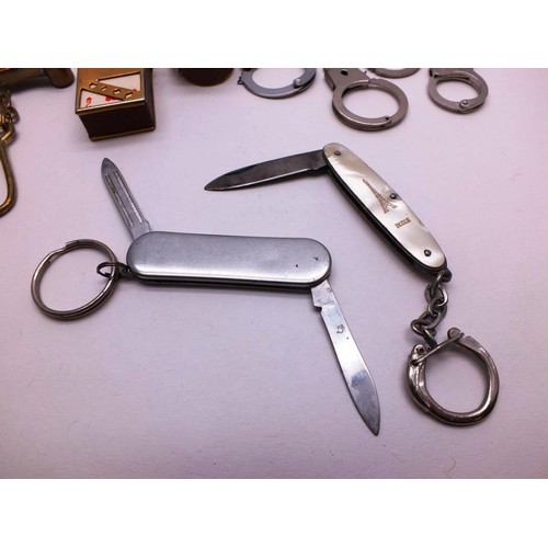 328 - EIGHT VINTAGE KEYRINGS INCLUDES SIXPENCE HOLDER WITH SIXPENCES, BOSUNS WHISTLE, PENKNIVES AND CUFFLI... 