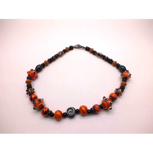 329 - VINTAGE BLACK AND ORANGE LAMPWORK GLASS BEAD NECKLACE APPROX LENGTH 18