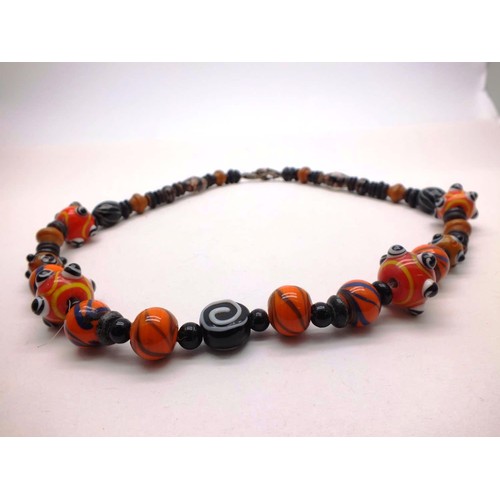 329 - VINTAGE BLACK AND ORANGE LAMPWORK GLASS BEAD NECKLACE APPROX LENGTH 18