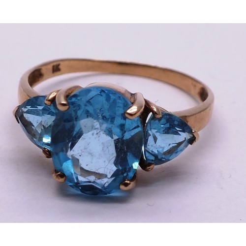 402 - 9CT GOLD LADIES RING WITH THREE LARGE BLUE STONES - SIZE O- 2.42G