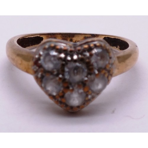 407 - 9 CARAT GOLD AND CZ HEART SHAPED LADIES RING- SIZE J- 1.74G