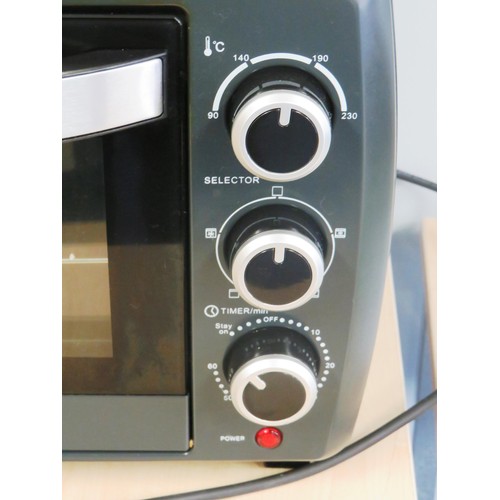 583 - LIGHTWEIGHT BRAND NEW ELECTRICAL COOKWORKS TABLE TOP COOKER WITH POWER TIMER AND TEMPERATURE CONTROL... 