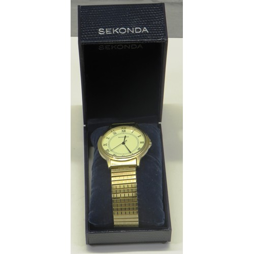 586 - NEW SEKONDA UNISEX WATCH IN ORIGIANL BOX WITH EXPANDING BRACELET. IN WORKING ORDER