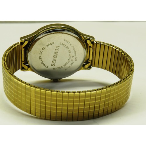 586 - NEW SEKONDA UNISEX WATCH IN ORIGIANL BOX WITH EXPANDING BRACELET. IN WORKING ORDER