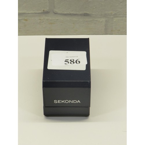 586 - NEW SEKONDA UNISEX WATCH IN ORIGIANL BOX WITH EXPANDING BRACELET. IN WORKING ORDER