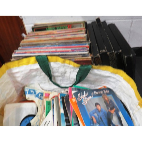 372 - JOB LOT OF LP'S AND SINGLES