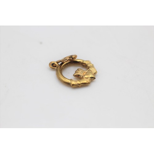 44 - 9ct gold vintage claddagh charm (0.5g)