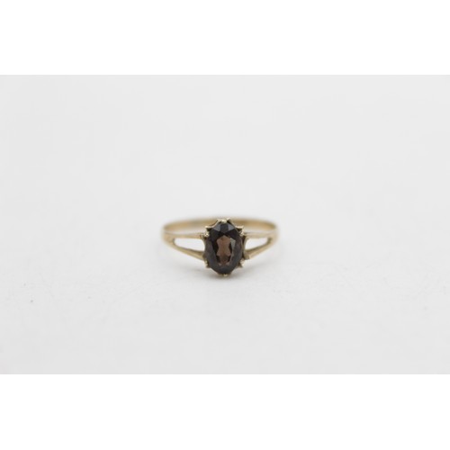 56 - 9ct gold vintage smoky quartz solitaire split shank cathedral setting ring (1.2g) SIZE N