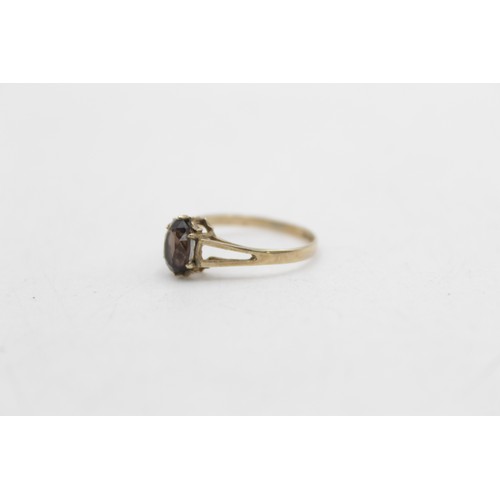 56 - 9ct gold vintage smoky quartz solitaire split shank cathedral setting ring (1.2g) SIZE N