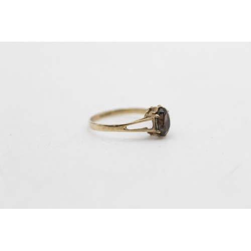 56 - 9ct gold vintage smoky quartz solitaire split shank cathedral setting ring (1.2g) SIZE N