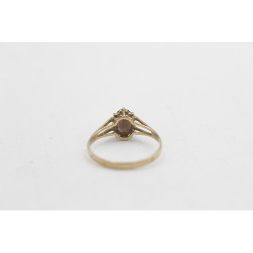 56 - 9ct gold vintage smoky quartz solitaire split shank cathedral setting ring (1.2g) SIZE N