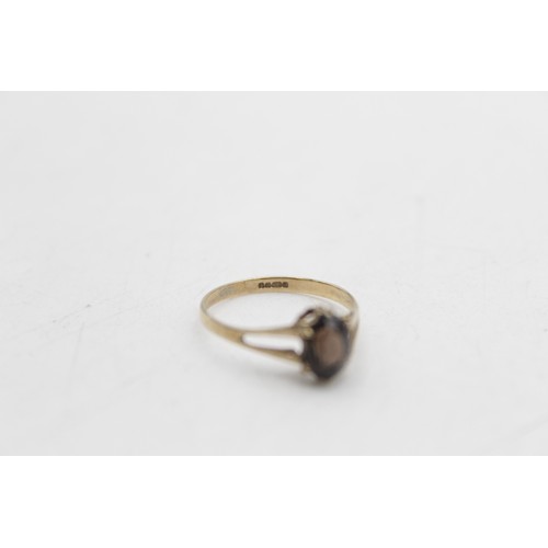 56 - 9ct gold vintage smoky quartz solitaire split shank cathedral setting ring (1.2g) SIZE N