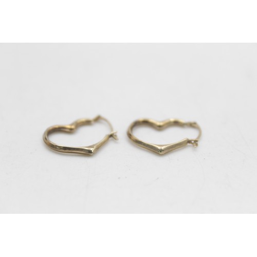 60 - 9ct gold vintage heart hoop earrings (0.4g)