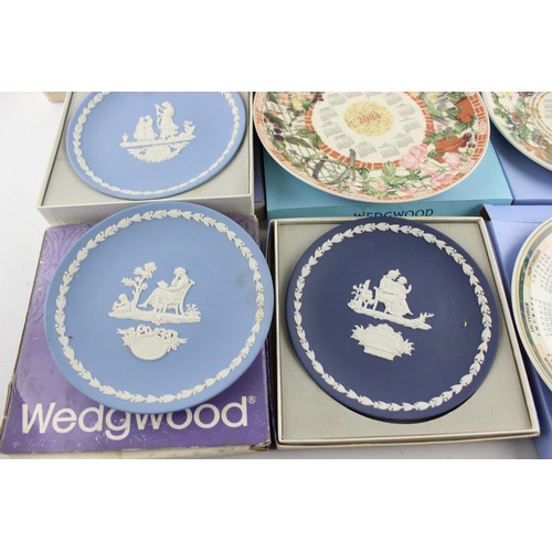 66 - Job Lot Vintage Boxed Decorative Plates Inc. Wedgwood Calendar, Lukomorya Russia