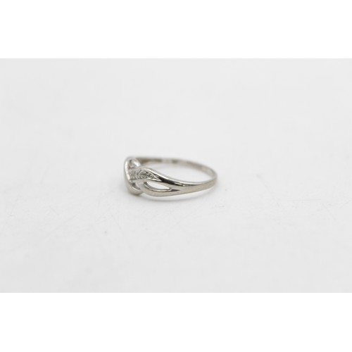 80 - 9ct white gold diamond knot dress ring (1.6g) SIZE M