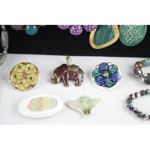 103 - 28 x Vintage & Retro Porcelain JEWELLERY inc. Studio, Heart, Elephant