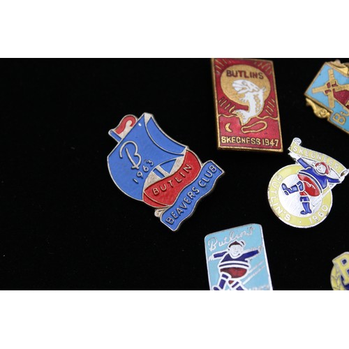 105 - 7 x Assorted Vintage BUTLINS Holiday Camp BADGES Inc Enamel, Beaver's Club Etc