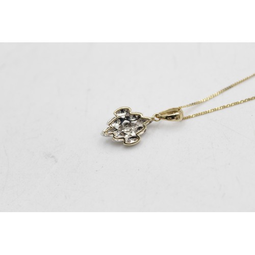 120 - 9ct gold vintage diamond cluster pendant necklace (1.5g)