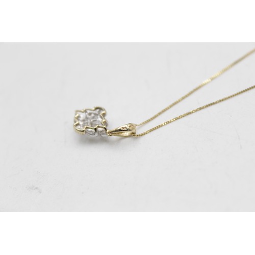 120 - 9ct gold vintage diamond cluster pendant necklace (1.5g)