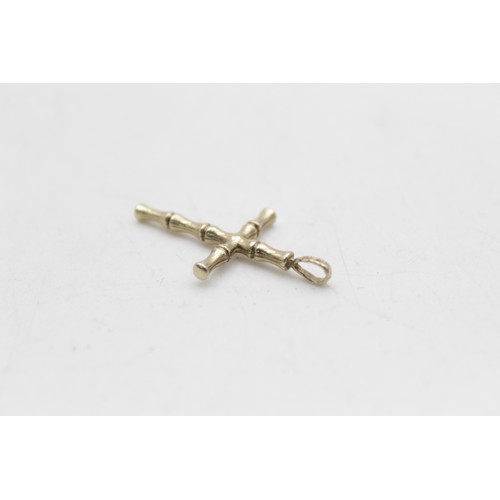 128 - 9ct gold vintage textured cross pendant (1.4g)