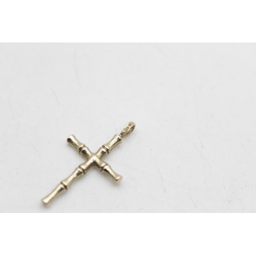 128 - 9ct gold vintage textured cross pendant (1.4g)