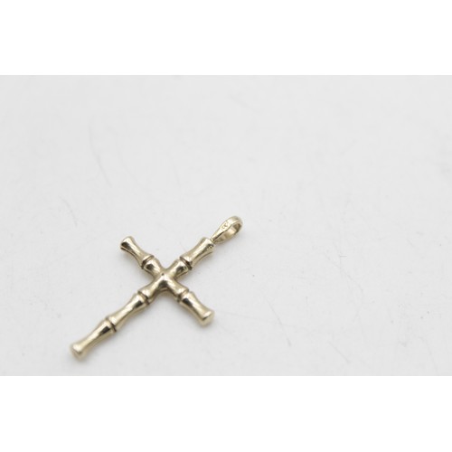 128 - 9ct gold vintage textured cross pendant (1.4g)