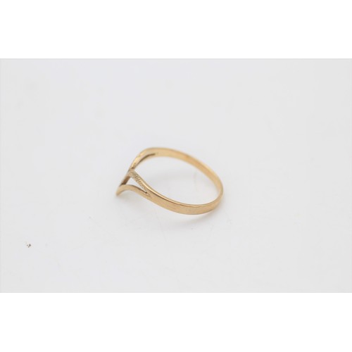 132 - 9ct gold vintage split wishbone ring (1g) SIZE L