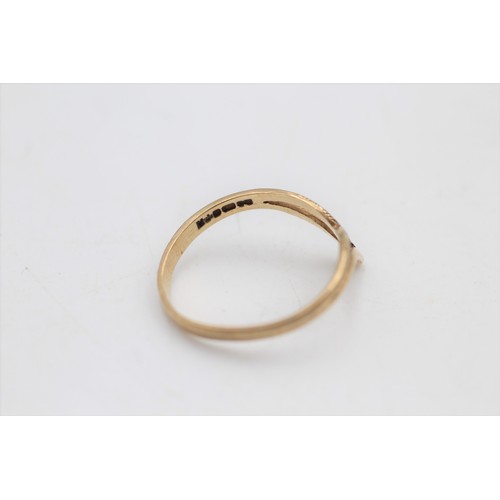 132 - 9ct gold vintage split wishbone ring (1g) SIZE L