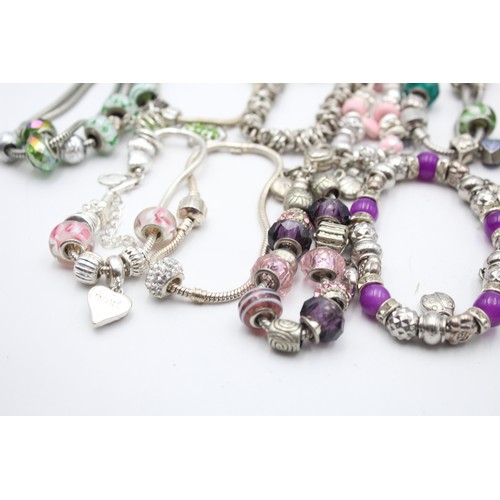 131 - 20 x Contemporary Fashion JEWELLERY inc. Charm Bracelet, Enamel, Heart