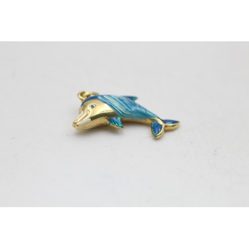 136 - 9ct gold vintage blue enamel dolphin pendant (0.7g)