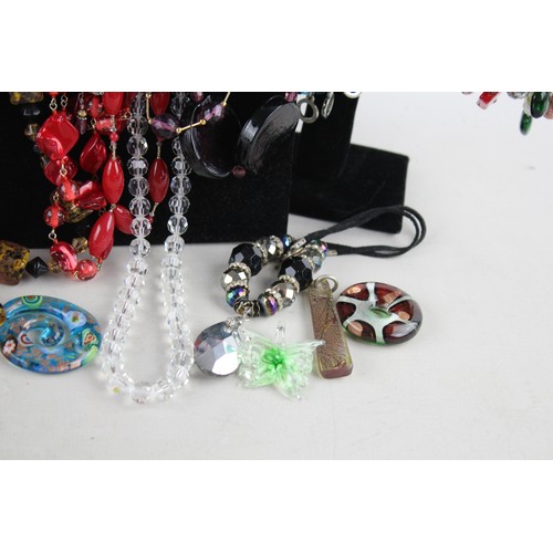 135 - 40 x Vintage & Retro Glass JEWELLERY inc. Foiled, Faceted, Pendant, Formed