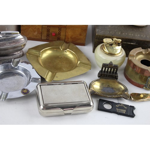 138 - Joblot of vintage Tobacianna includes ashtrays, Cigarette Box, Table Lighters etc