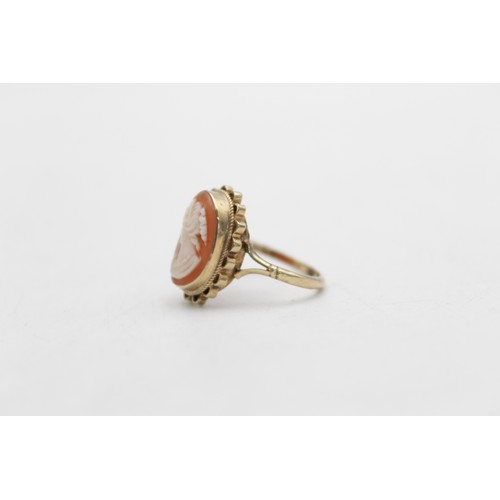 140 - 9ct gold vintage cameo bordered dress ring (2.6g) SIZE N