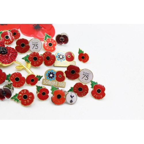 139 - 38 x Assorted POPPY Remembrance Day Badges, Brooches & Reflected Fobs Etc