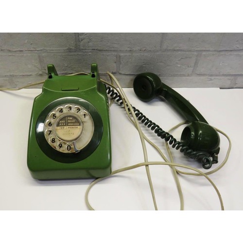 413 - VINTAGE DARK GREEN TELEPHONE