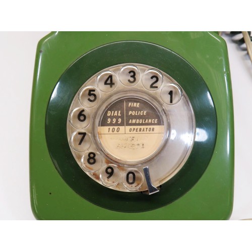 413 - VINTAGE DARK GREEN TELEPHONE