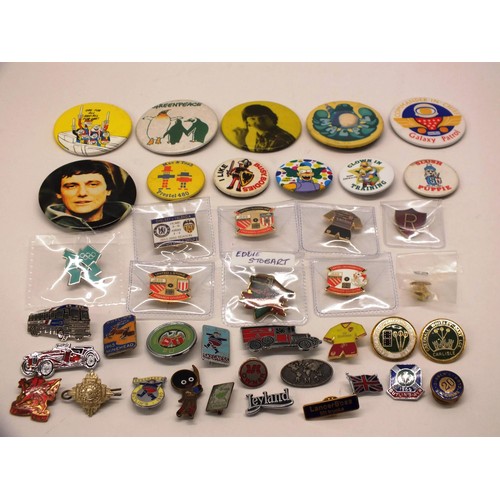 258 - 40X BADGES INCLUDING BUTLINS, FOOTBALL ETC