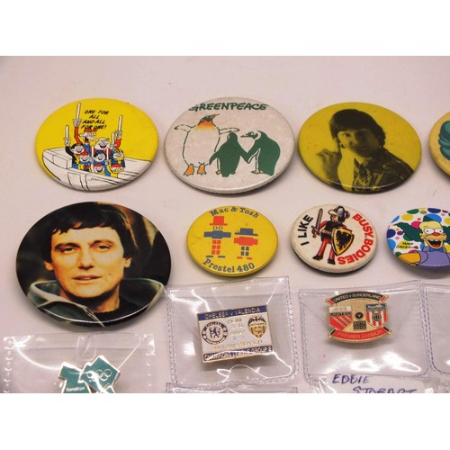 258 - 40X BADGES INCLUDING BUTLINS, FOOTBALL ETC